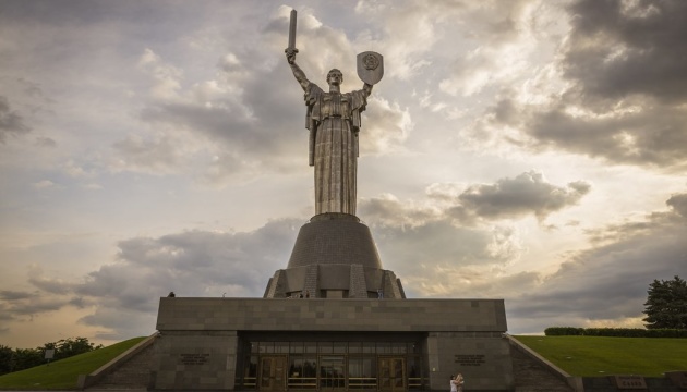 Скарби нації: українські музеї презентували вишиванки відомих історичних постатей