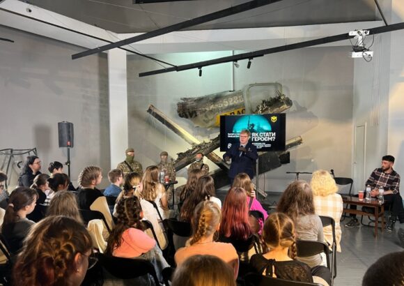 У Національному музеї історії України у Другій світовій війні вшанували День Героїв